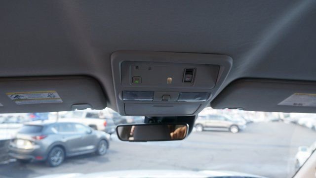 Used 2024 Nissan Titan SV w/ SV Convenience Package image 34