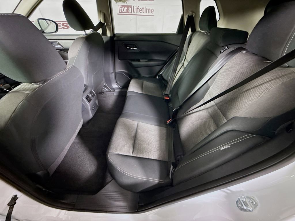 Certified 2024 Nissan Rogue SV image 26