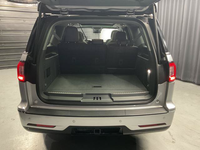 Used 2019 Lincoln Navigator L Reserve AWD/4WD image 6