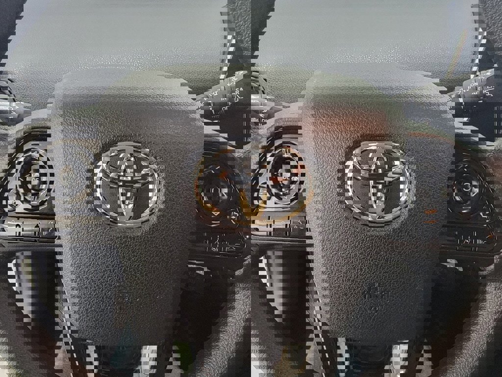 Used 2020 Toyota Prius LE image 26