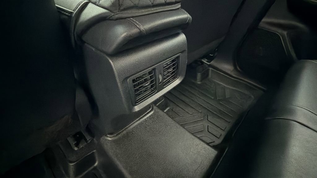 Used 2021 Toyota Venza XLE w/ Carpet Mat Package (TMS) image 17