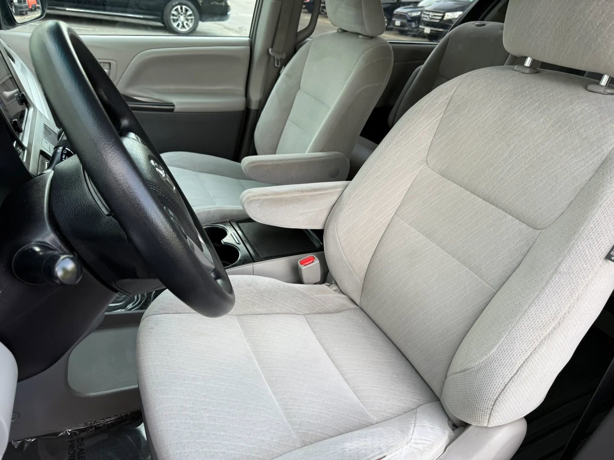 Used 2015 Toyota Sienna LE FWD image 11