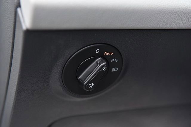 Certified 2023 Volkswagen Taos SE w/ Panoramic Sunroof Package image 10