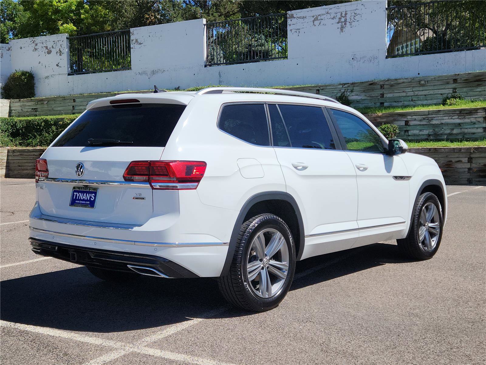 Used 2019 Volkswagen Atlas SEL R-Line image 3
