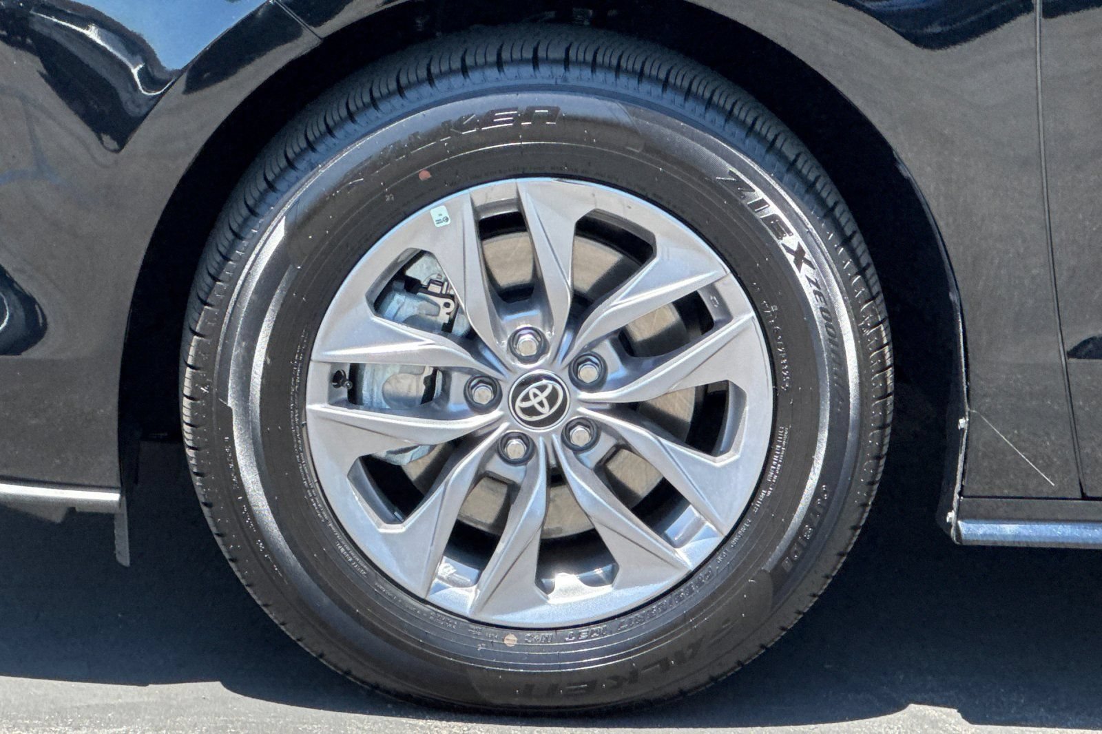 Certified 2026 Toyota Sienna LE FWD image 34