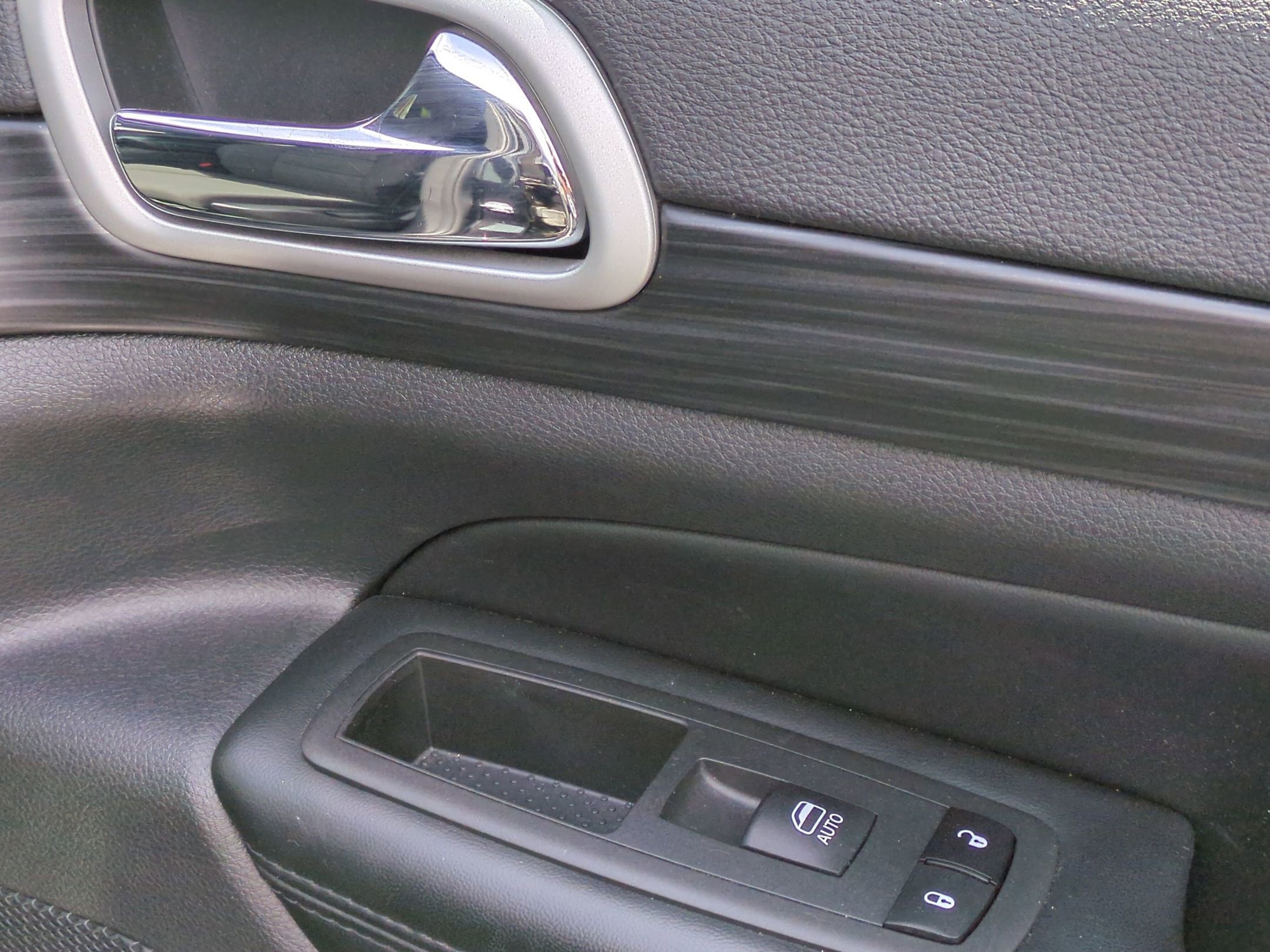 Used 2022 Jeep Grand Cherokee Laredo E image 41