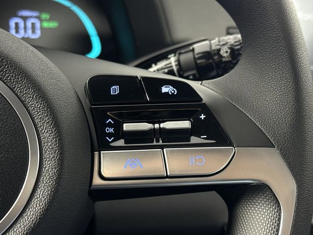 Used 2025 Hyundai Elantra Hybrid FWD image 32