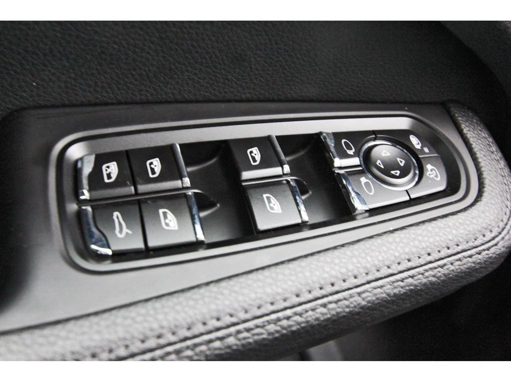 Used 2021 Porsche Macan S AWD/4WD image 23