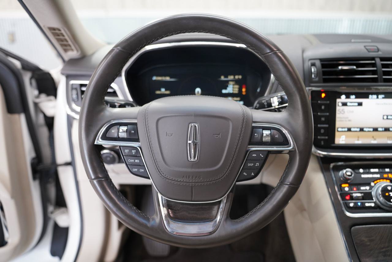 Used 2018 Lincoln Continental Select w/ Continental Climate Package FWD image 12