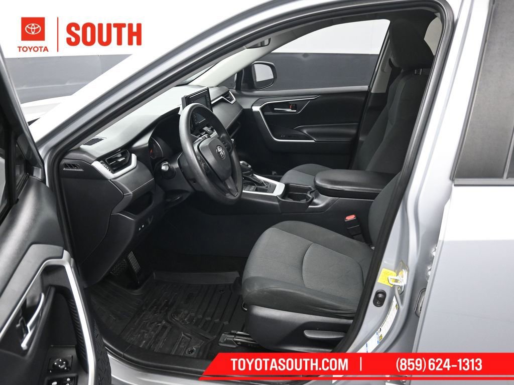 Used 2019 Toyota RAV4 XLE w/ Carpet Mat Package AWD/4WD image 9