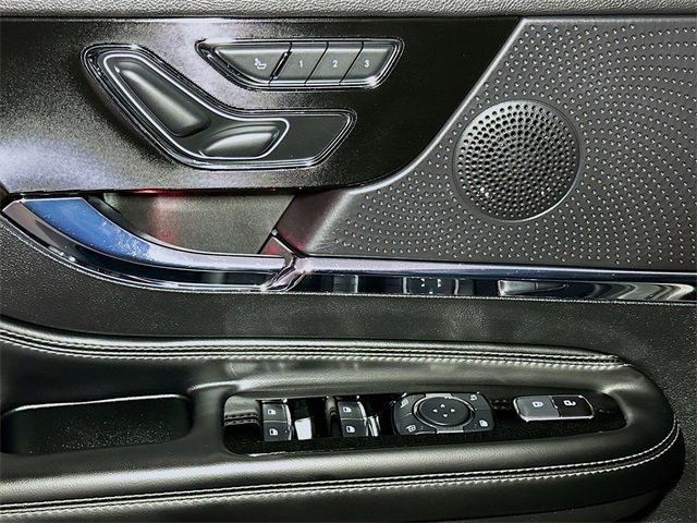 Used 2023 Lincoln Corsair AWD w/ Equipment Group 101A image 15