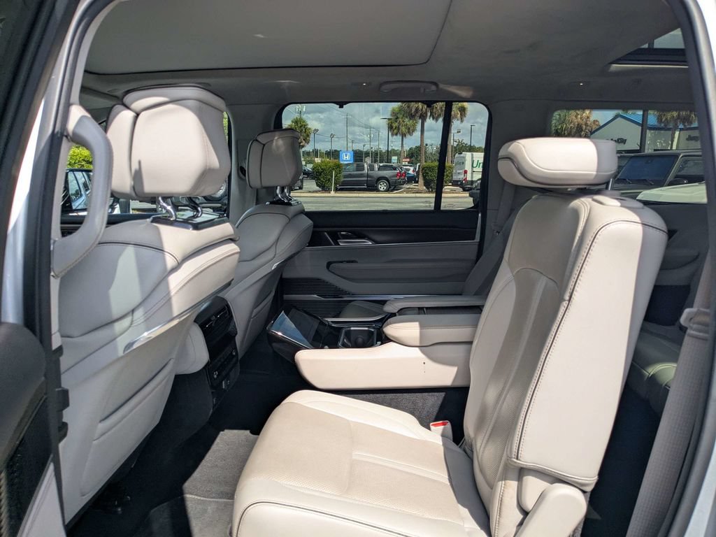 Used 2023 Jeep Grand Wagoneer L Series II AWD/4WD image 14