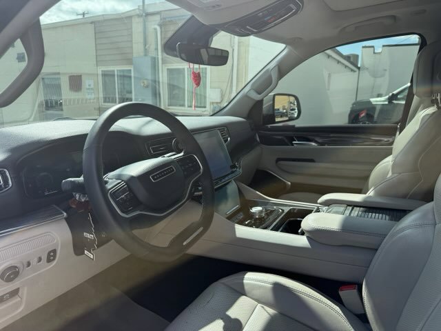 Used 2022 Jeep Wagoneer Series II w/ Premium Group I AWD/4WD image 6