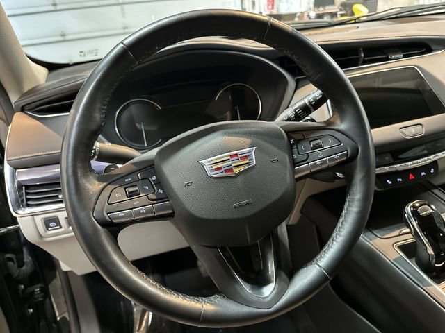 Used 2023 Cadillac XT4 Luxury w/ Cold Weather Package image 14