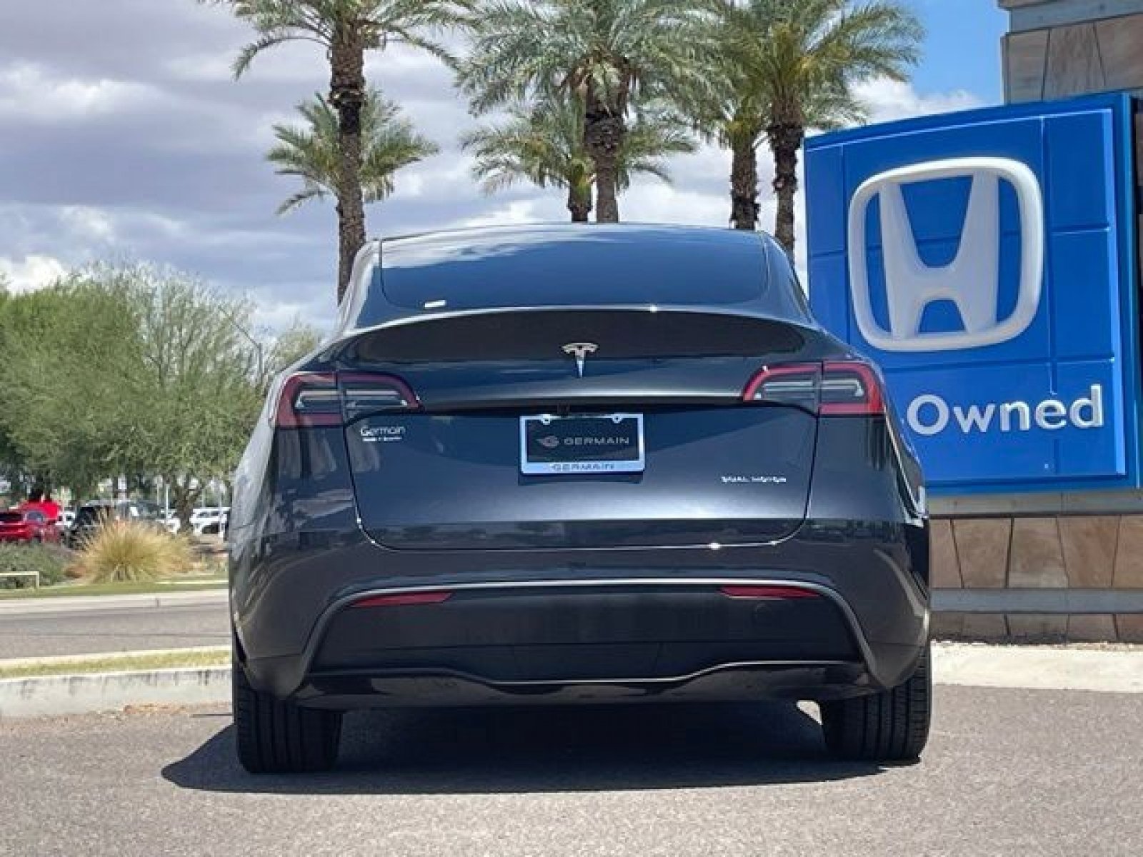 Used 2024 Tesla Model Y Long Range AWD/4WD image 5