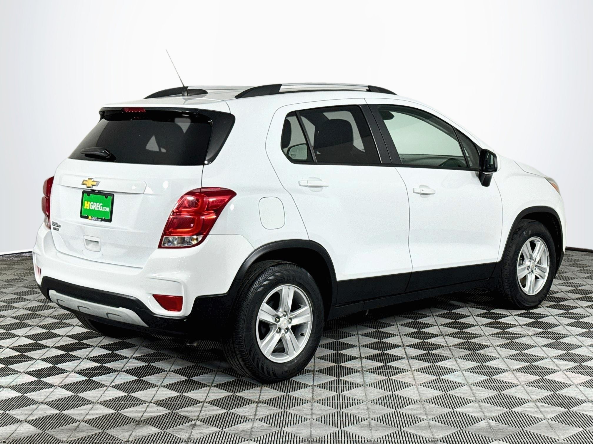 Used 2022 Chevrolet Trax LT w/ LT Convenience Package FWD image 8