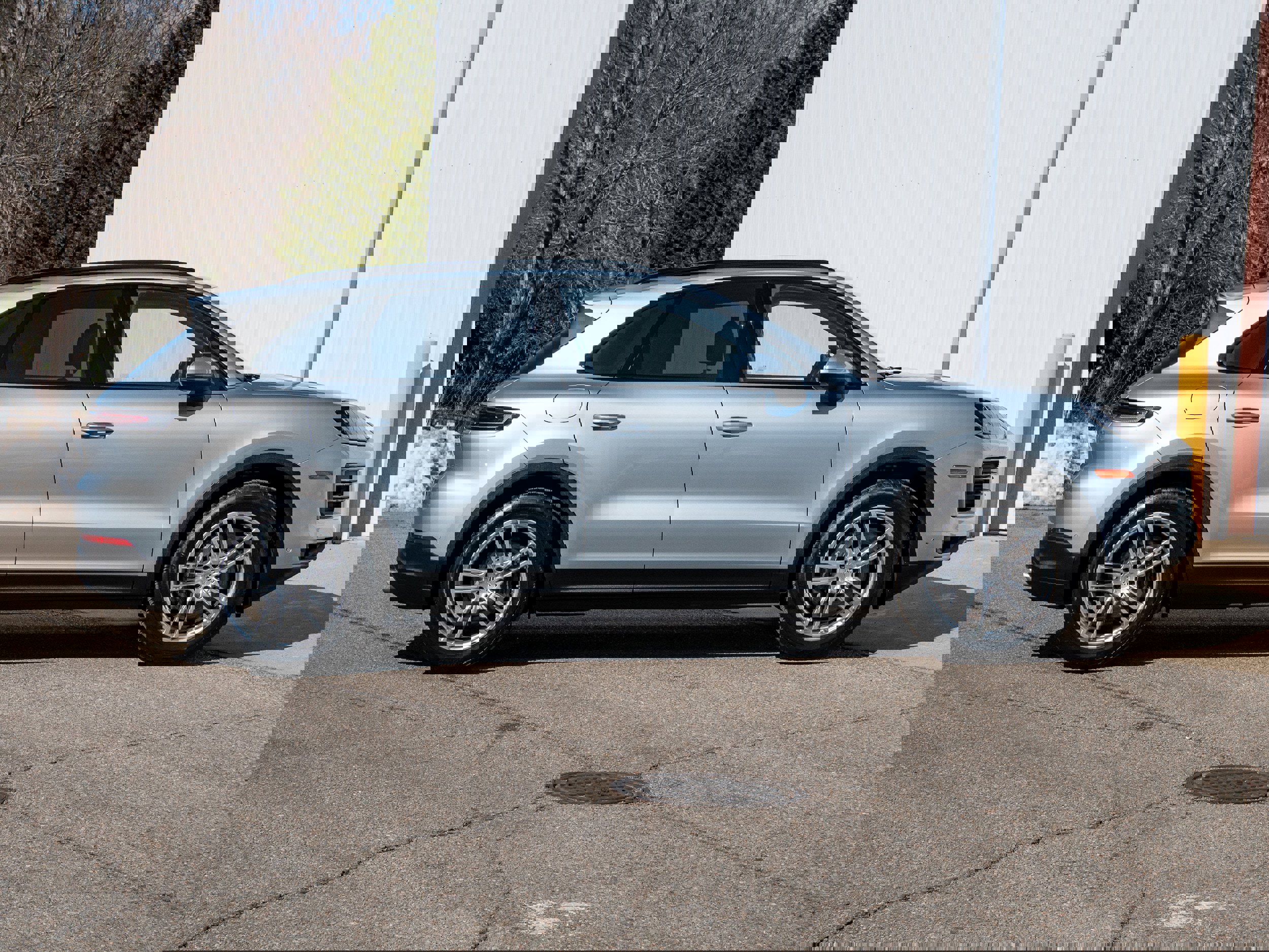 Certified 2024 Porsche Cayenne w/ Premium Package Plus (PFM) image 8