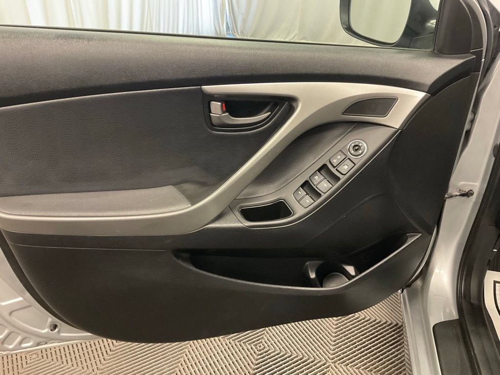 Used 2012 Hyundai Elantra Limited FWD image 16