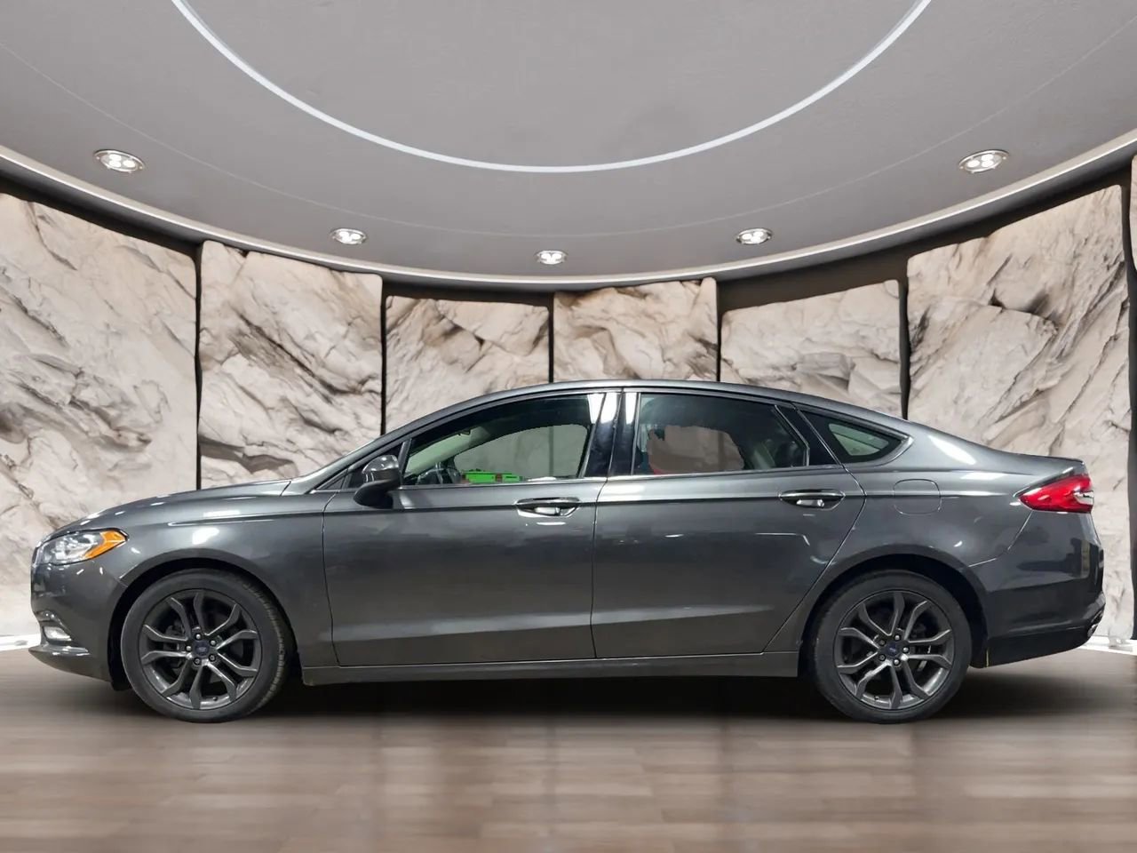 Used 2018 Ford Fusion SE w/ Equipment Group 201A image 6