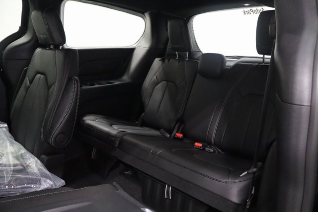New 2026 Chrysler Pacifica Select image 12