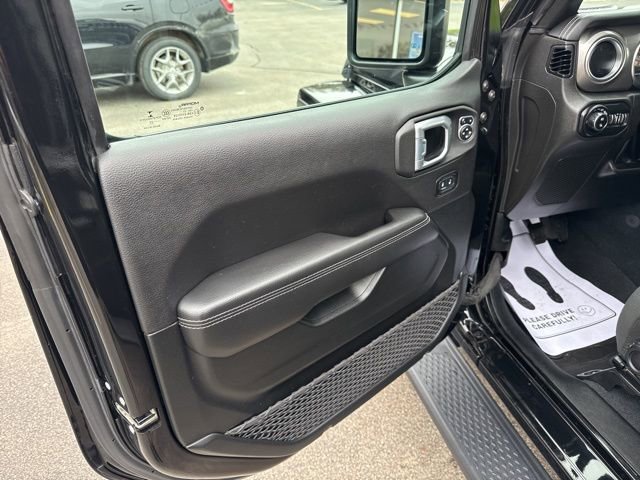 Certified 2022 Jeep Gladiator Overland AWD/4WD image 29