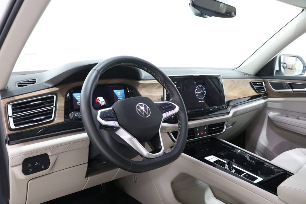 Used 2025 Volkswagen Atlas SE FWD image 13