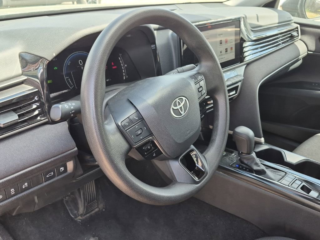 Used 2025 Toyota Camry LE image 6