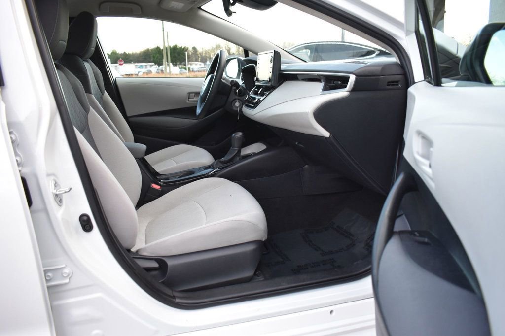 Used 2022 Toyota Corolla LE image 17