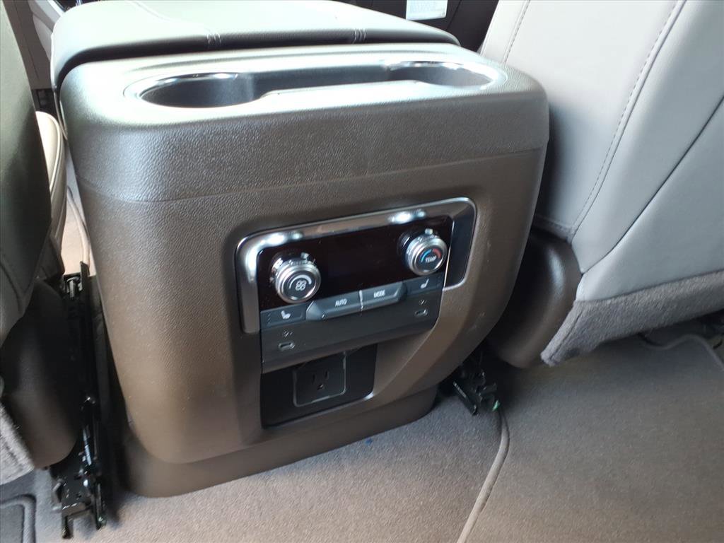 New 2026 GMC Yukon Elevation image 9