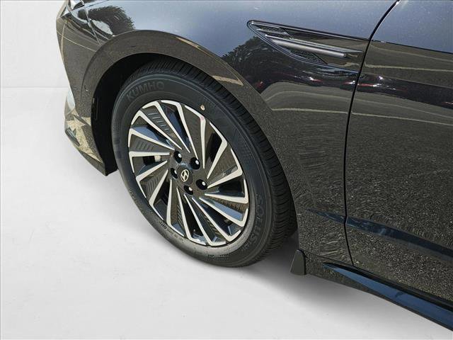 New 2025 Hyundai Sonata Limited image 11