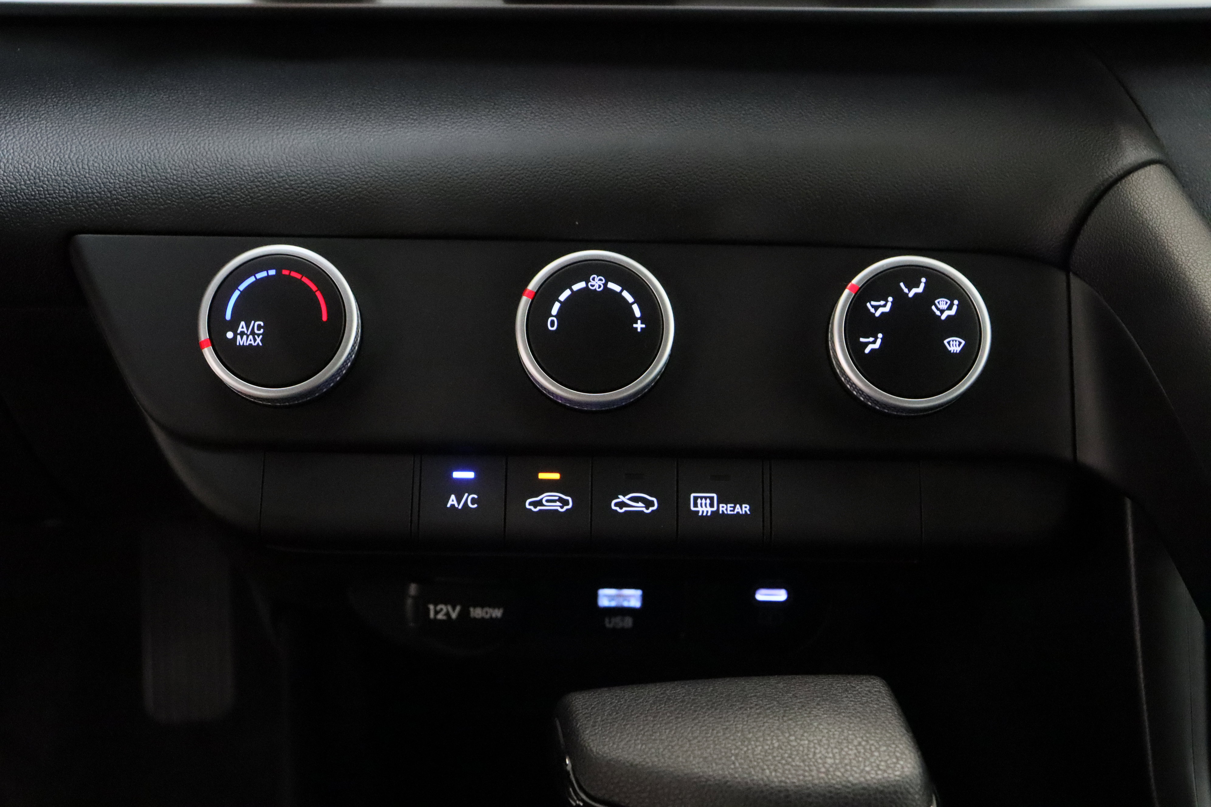 Used 2025 Hyundai Elantra SE image 18