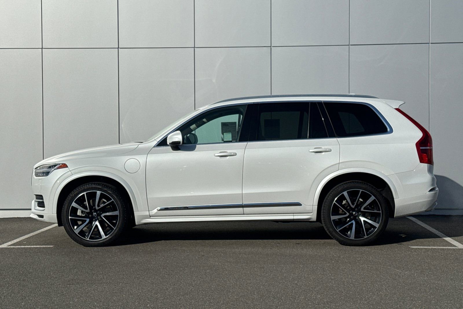 Used 2021 Volvo XC90 T8 Inscription Expression image 2