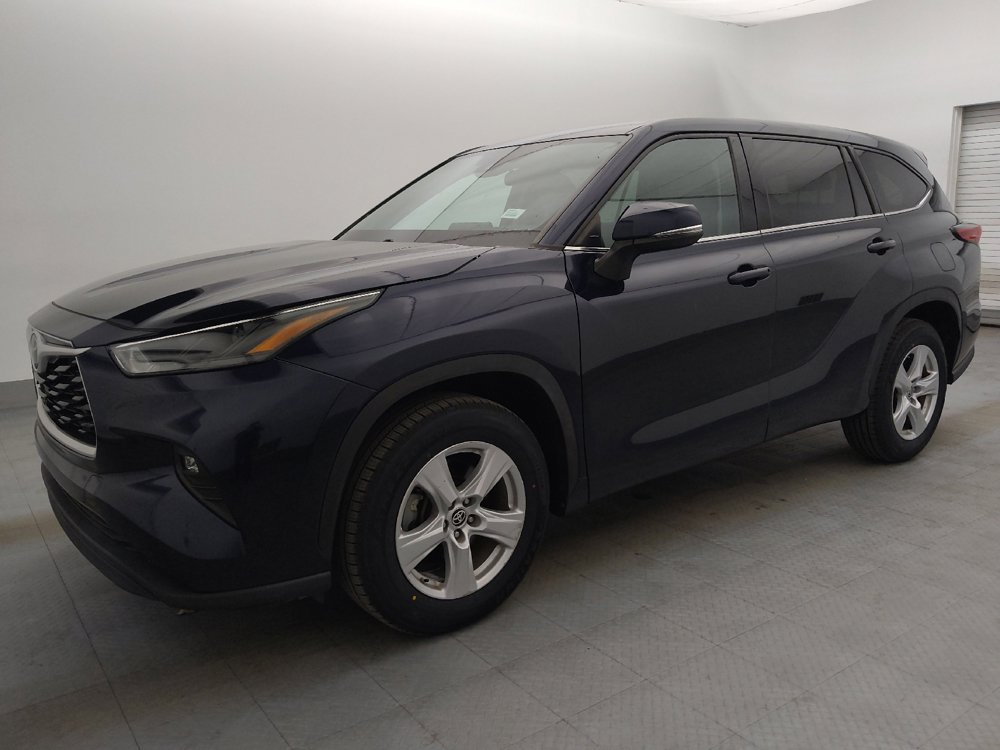 Used 2022 Toyota Highlander LE FWD image 2