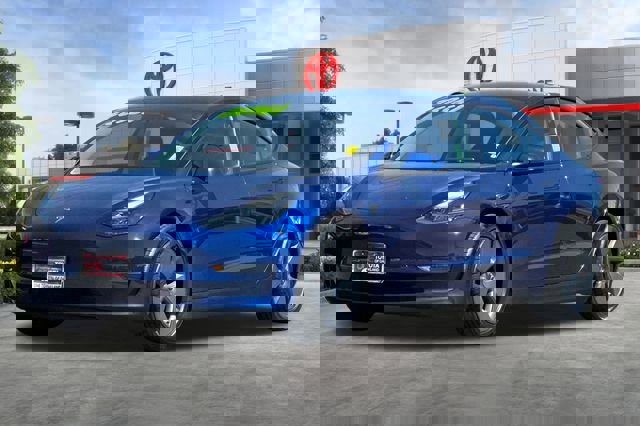 Used 2023 Tesla Model 3 Standard Range image 9