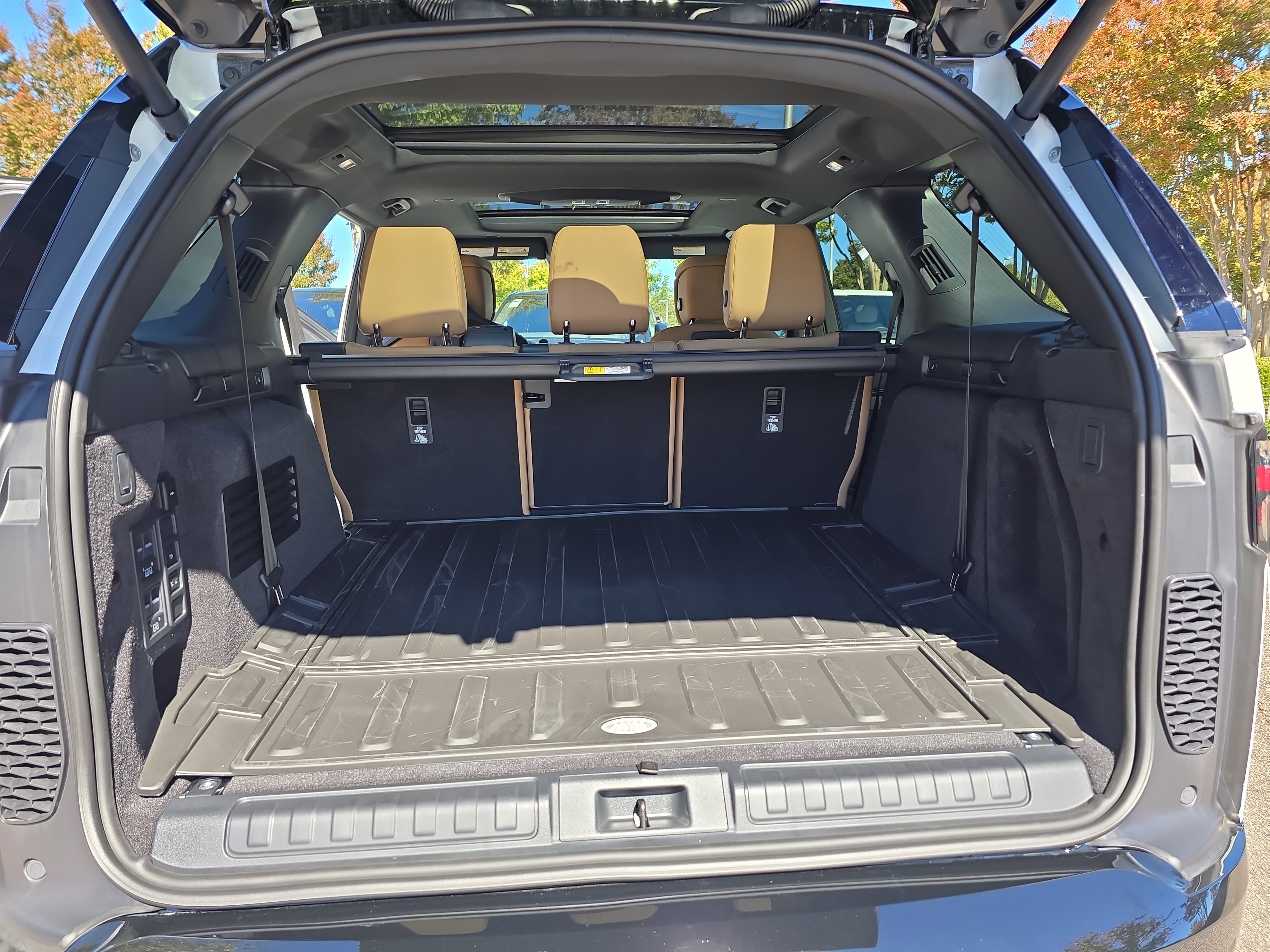 New 2026 Land Rover Discovery Limited Edition image 12