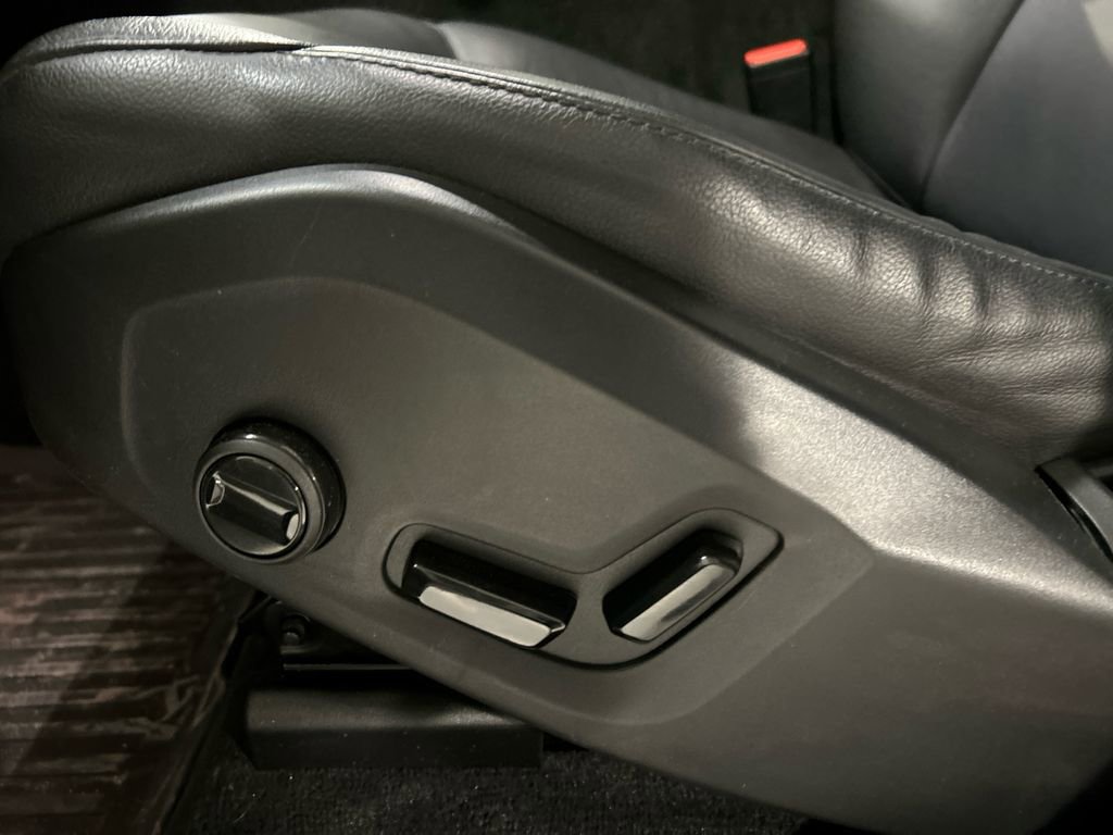 Certified 2024 Volvo XC60 B5 Core w/ Protection Package Premier image 11