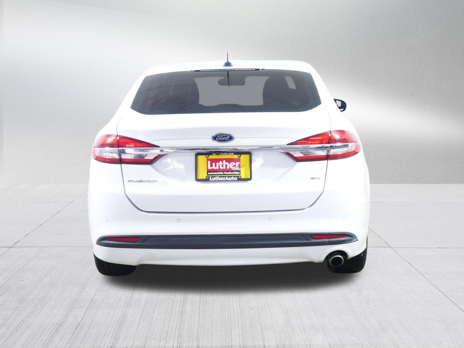 Used 2018 Ford Fusion SE FWD image 6