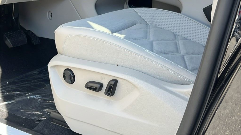 New 2026 Volkswagen Atlas SE image 16