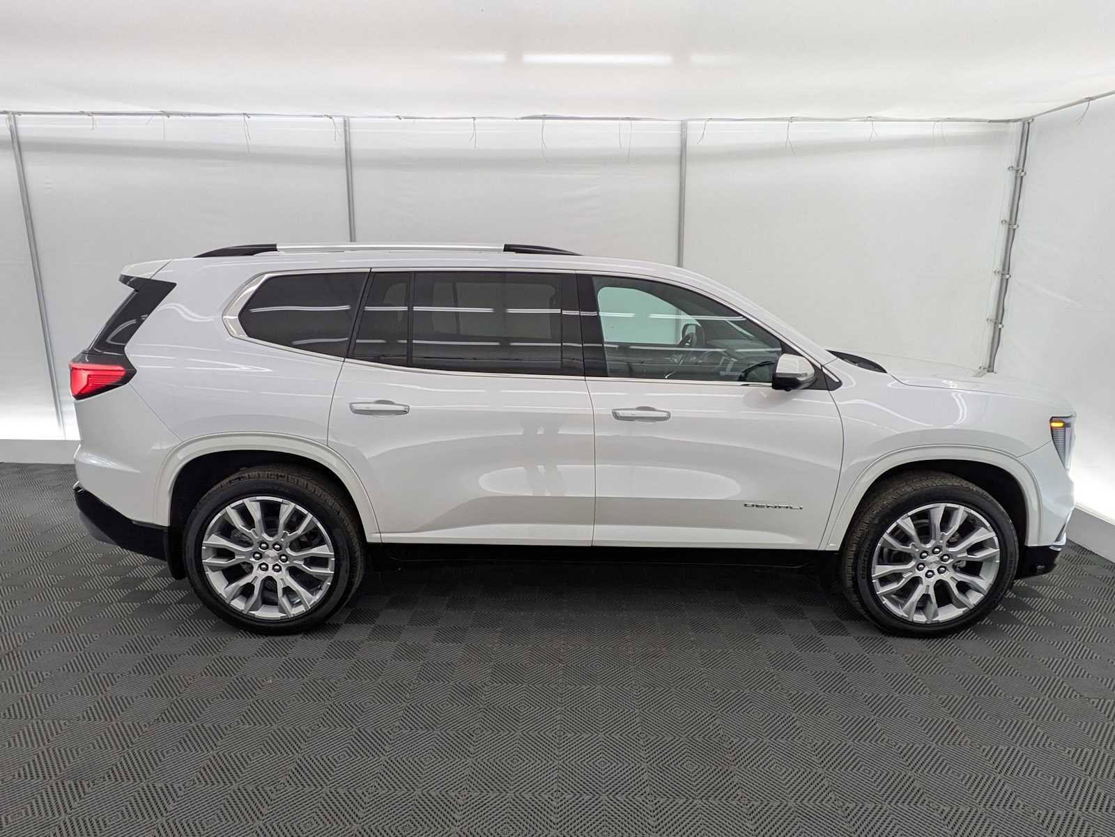 Used 2024 GMC Acadia Denali AWD/4WD image 7