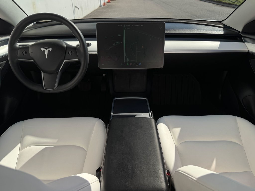 Used 2021 Tesla Model 3 Standard Range Plus RWD image 9