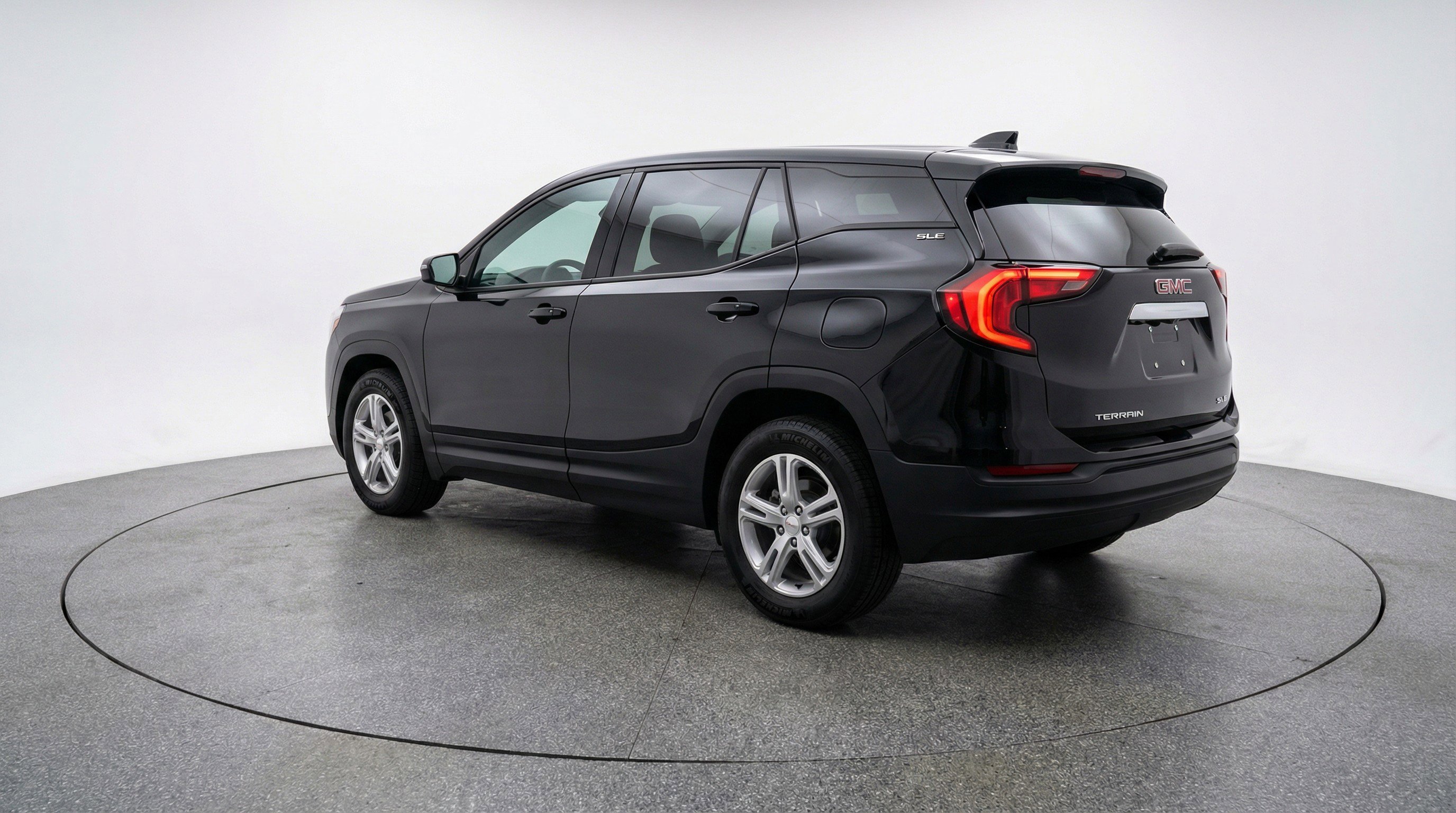 Used 2024 GMC Terrain SLE image 6