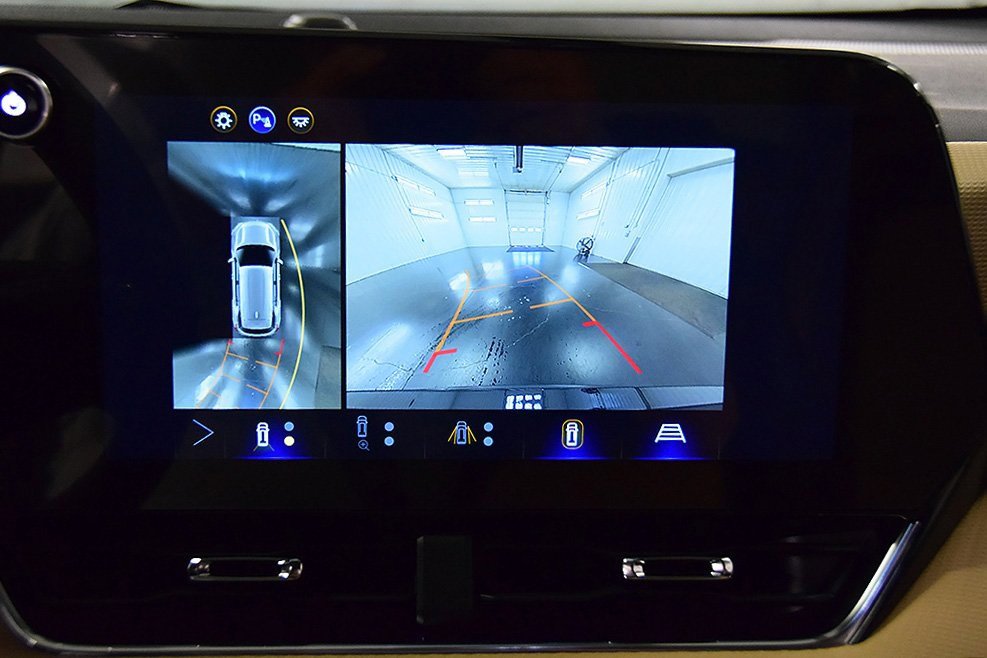 New 2026 Chevrolet Equinox ACTIV w/ Safety and Technology Package image 23