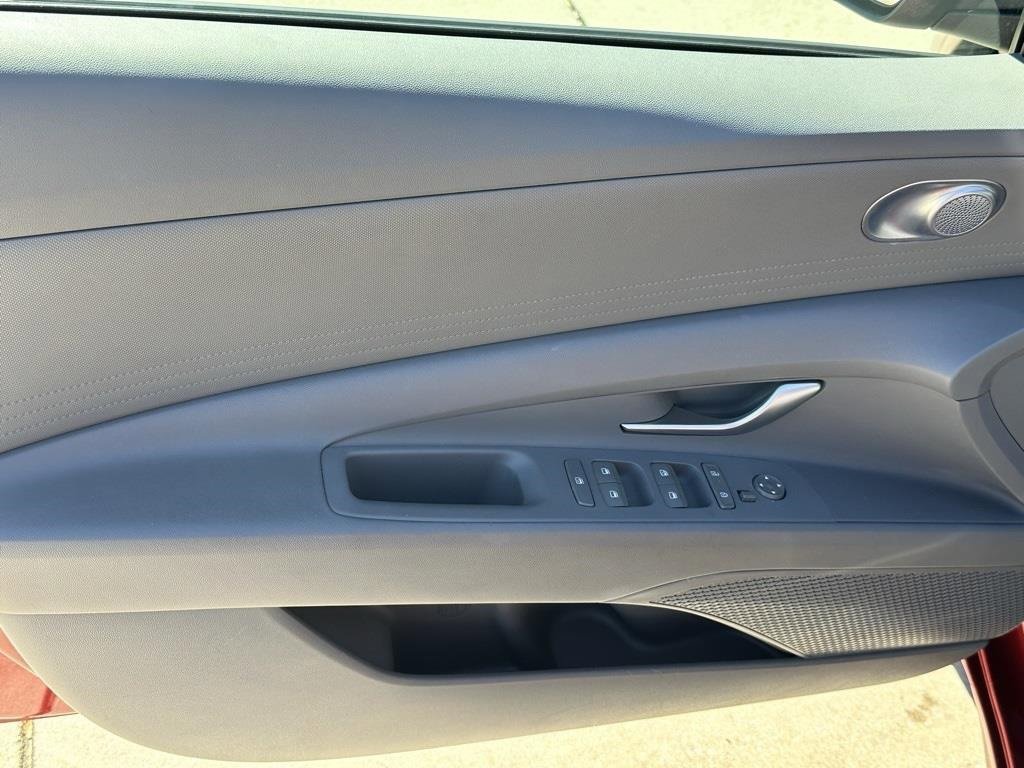 Used 2024 Hyundai Elantra SEL image 13
