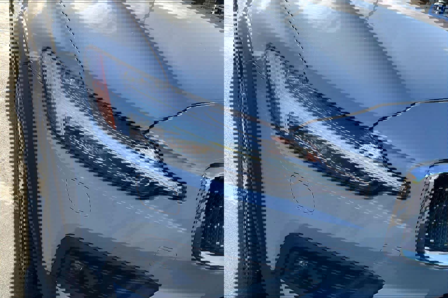 Used 2024 Volvo V60 B5 Cross Country Plus image 31