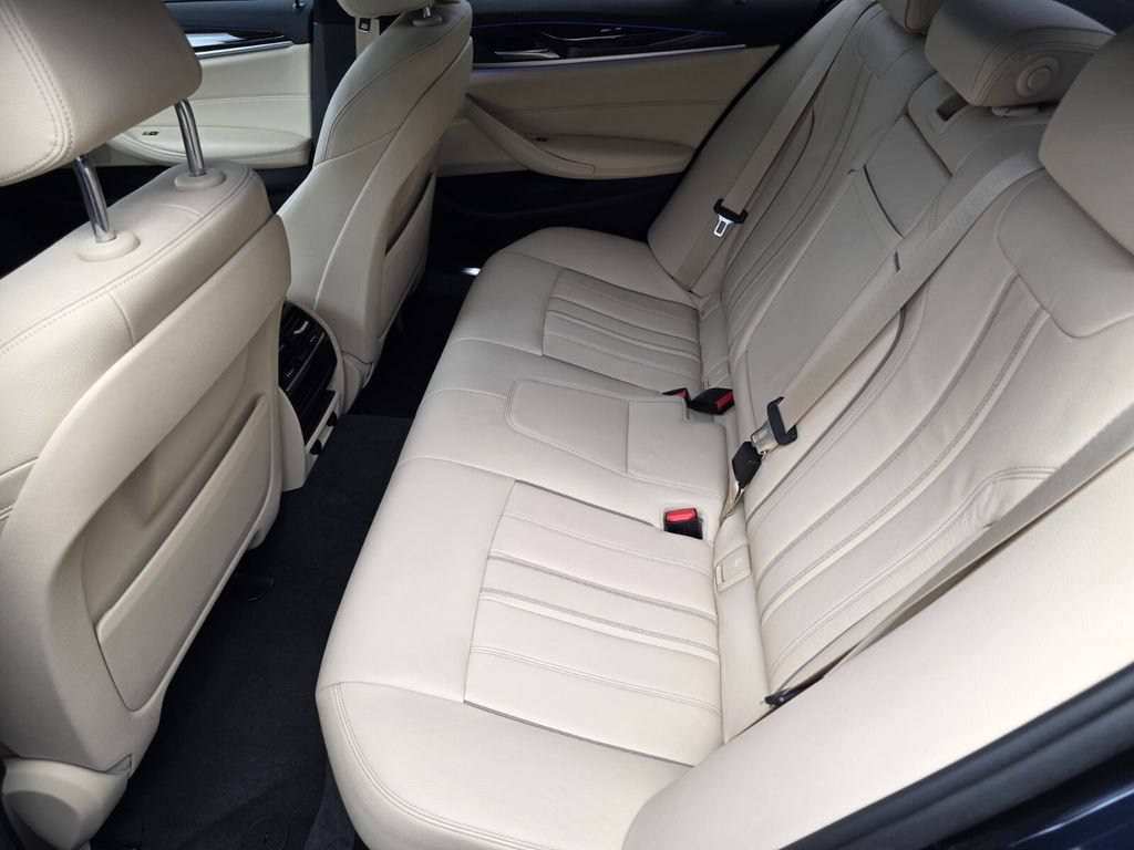 Used 2019 BMW 530i w/ Convenience Package RWD image 14