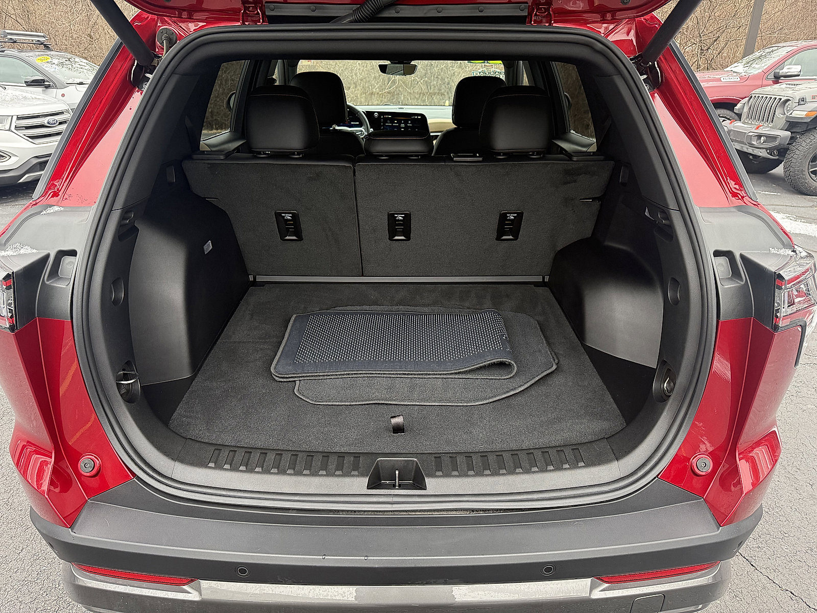 Used 2025 Chevrolet Equinox ACTIV w/ Safety and Technology Package image 19