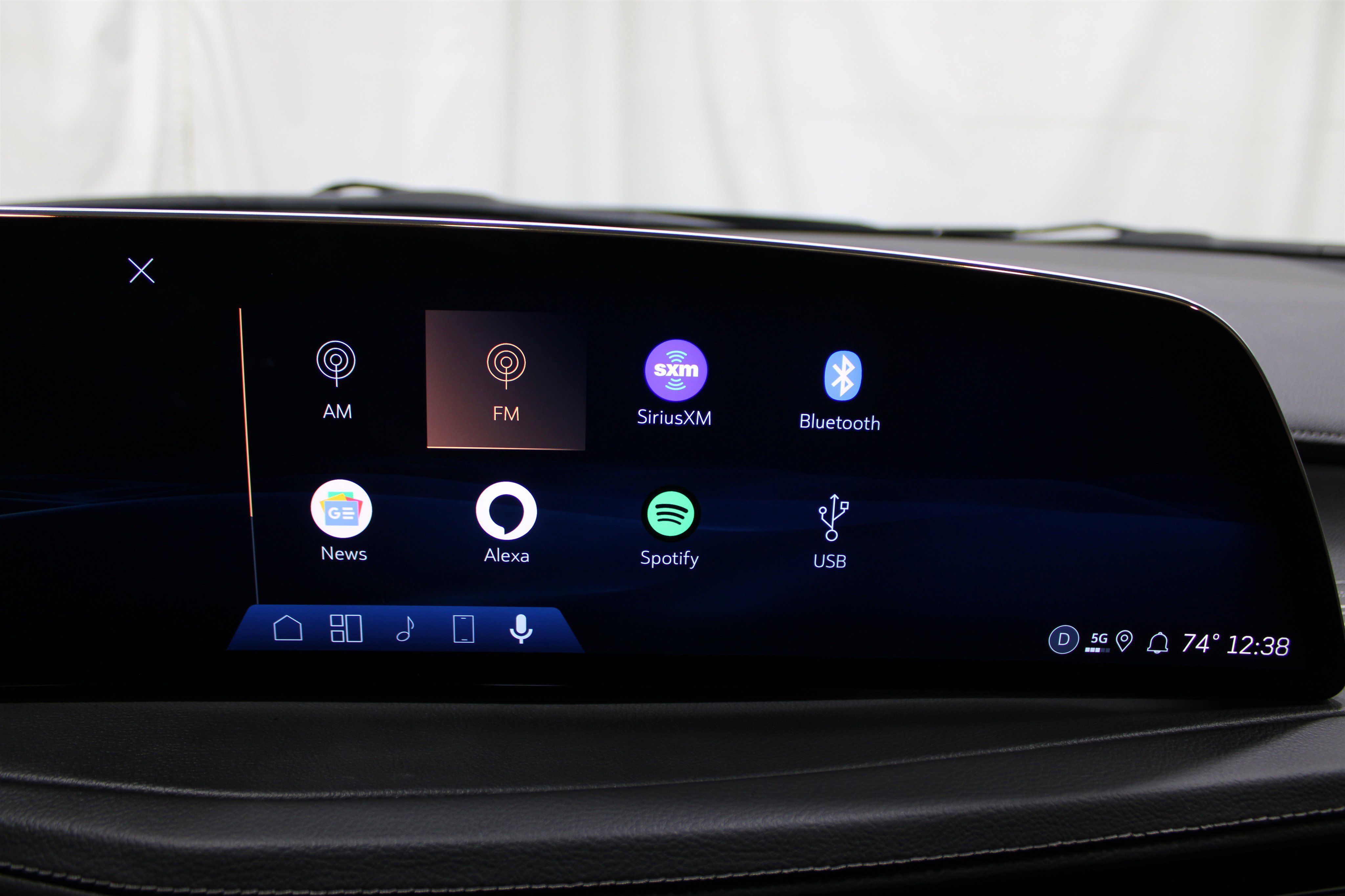 Used 2025 Cadillac XT4 Premium Luxury image 16