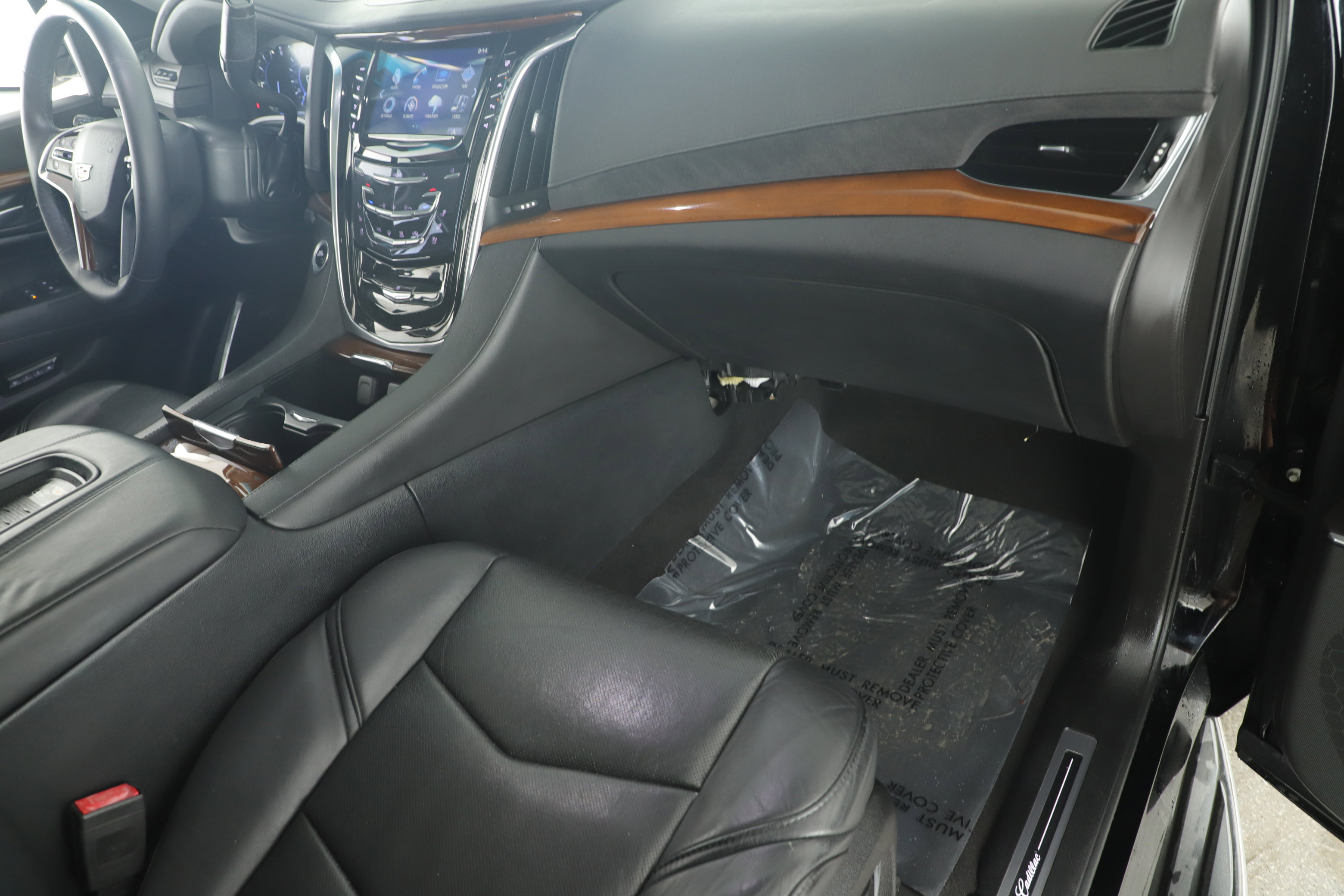 Used 2017 Cadillac Escalade Premium Luxury image 21