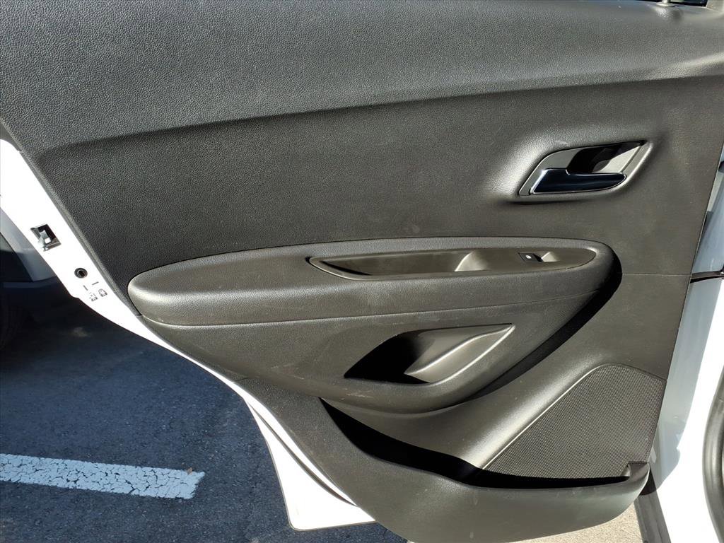 Used 2017 Chevrolet Trax LT w/ LT Convenience Package image 14