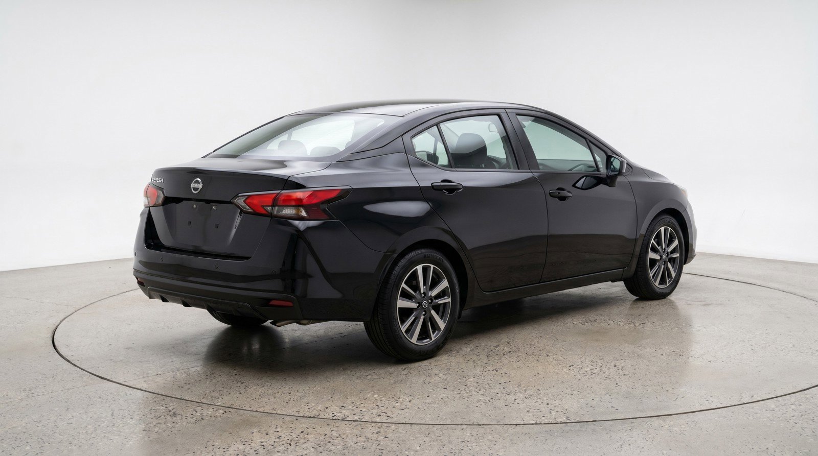 Used 2025 Nissan Versa SV image 9